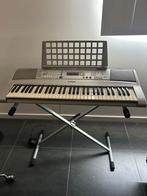 Piano Yamaha E303 + staander, Ophalen, Zo goed als nieuw, Yamaha