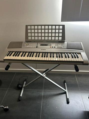 Piano Yamaha E303 + staander, Musique & Instruments, Claviers, Enlèvement, Comme neuf, Yamaha