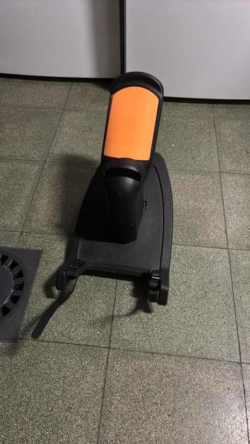 Kid sit voor aan kinderwagen beschikbaar voor biedingen