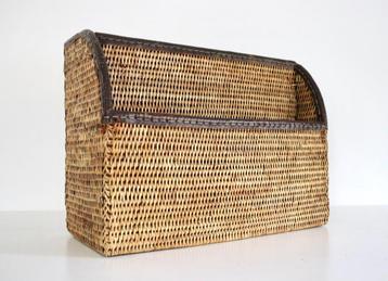 Vintage magazine holder - Krantenbak beschikbaar voor biedingen