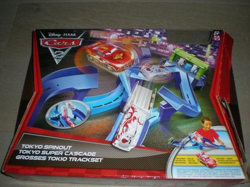 Mattel cars tokio spinout - raceset racebaan twee autos, Kinderen en Baby's, Speelgoed | Racebanen, Zo goed als nieuw, Racebaan