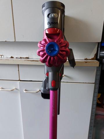 Dyson v7 sv11+support+ new batterie manche+brosse motorisé 