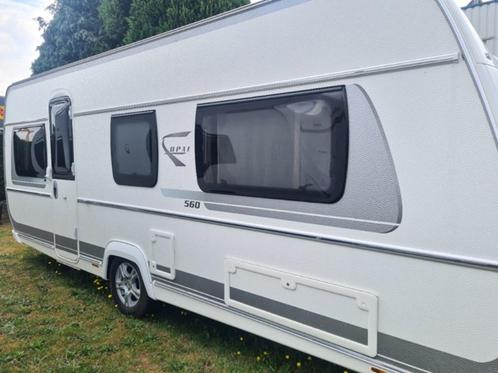Fendt 560 SG, modeljaar 2017, Caravans en Kamperen, Caravans, Particulier, tot en met 4, 1500 - 2000 kg, Rondzit, Fendt, 2 aparte bedden