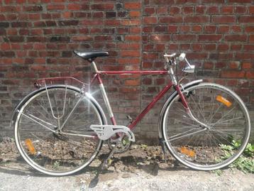 Retro fiets beschikbaar voor biedingen