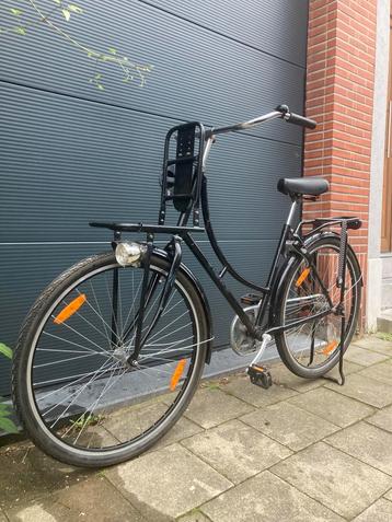 Hollandse fiets - in orde mét verlichting beschikbaar voor biedingen