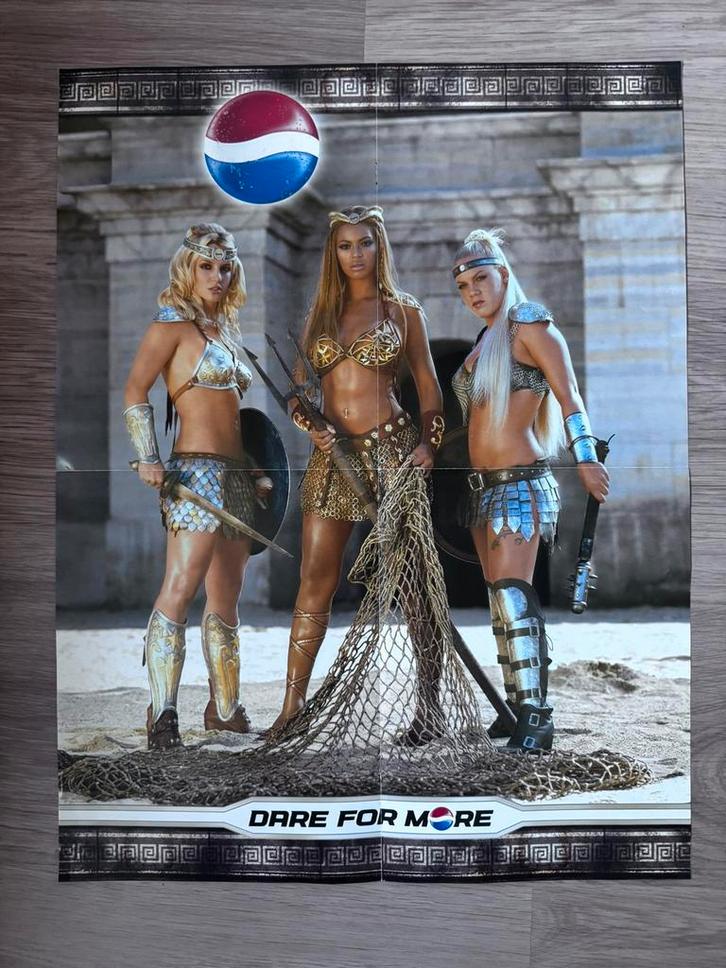 Roze poster van Pepsi „Dare for More” van Britney Beyoncé, Verzamelen, Posters, Zo goed als nieuw, Reclame, Verzenden
