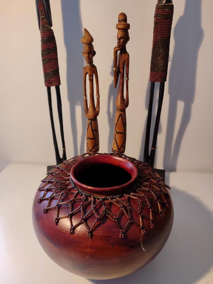 Volkskunst Zuid-Afrika Zulu Natal aardewerk pot 4 beelden, Antiek en Kunst, Antiek | Vazen, Ophalen of Verzenden