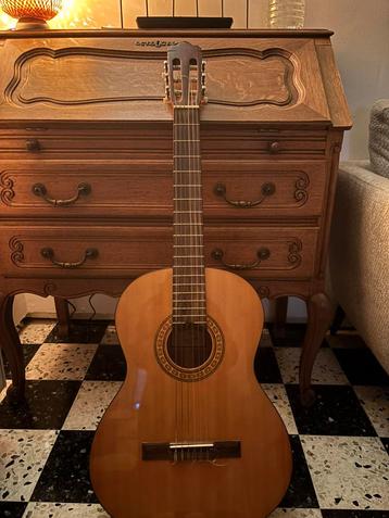 Guitare acoustique  beschikbaar voor biedingen