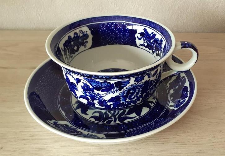 Antieke grote kop en bordje Regout (Royal Sphinx) Tecla, Antiek en Kunst, Antiek | Servies los, Ophalen of Verzenden