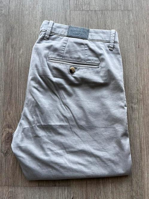 Jacob Cohen chino size 33 type Bobby, Kleding | Heren, Spijkerbroeken en Jeans, Zo goed als nieuw, W33 - W34 (confectie 48/50)