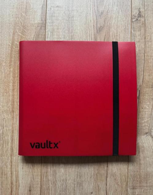 Vaultx 12-pocket binder en rouge, Hobby en Vrije tijd, Verzamelkaartspellen | Pokémon, Gebruikt, Meerdere kaarten, Ophalen of Verzenden