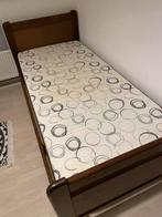 Donker eiken senioren ledikant met lattenbodem en matras, Huis en Inrichting, Slaapkamer | Bedden, Ophalen, 90 cm, Zo goed als nieuw