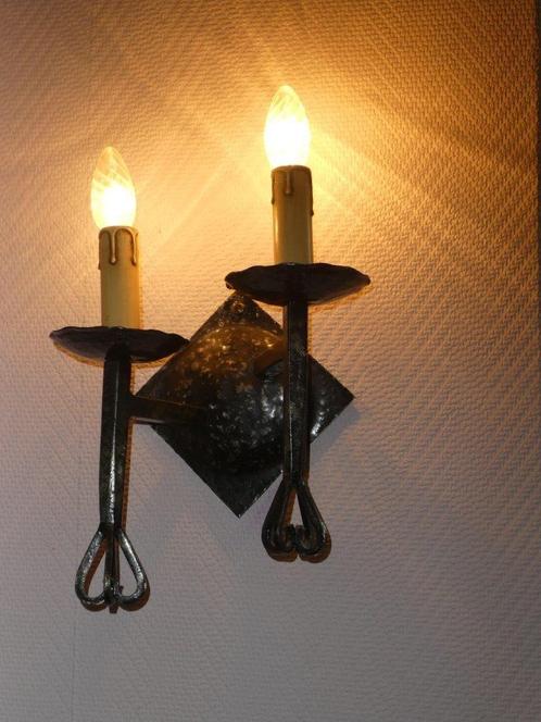 2 anciennes appliques artisanales en fer forgé., Huis en Inrichting, Lampen | Wandlampen, Zo goed als nieuw, Metaal, Ophalen