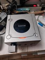 Te koop 2 gamekubus v voor 1 stuk, Games en Spelcomputers, Spelcomputers | Nintendo GameCube, Ophalen of Verzenden, Gebruikt