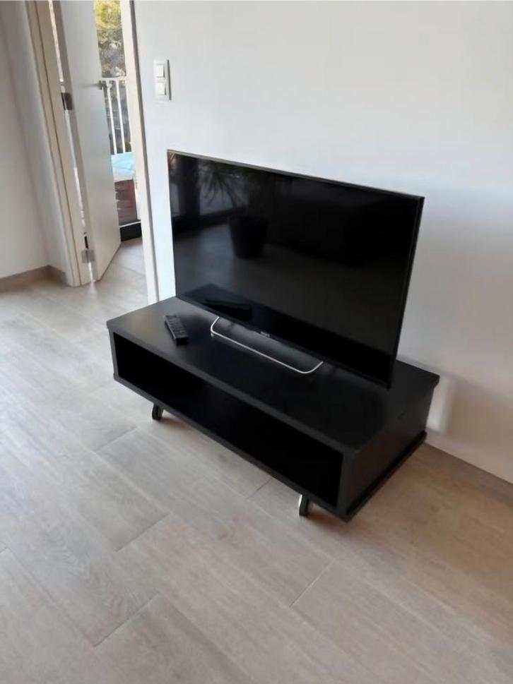 Tv meubel / kast op wielen, Huis en Inrichting, Kasten |Televisiemeubels, Zo goed als nieuw, Ophalen