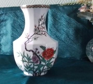 Vase porcelaine de Paris beschikbaar voor biedingen