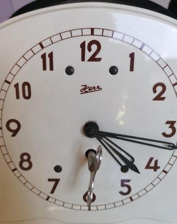 Set van 3 klokken beschikbaar voor biedingen