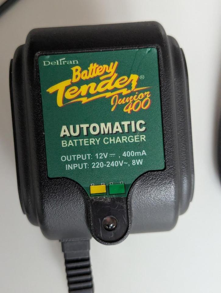 Chargeur batterie « Battery Tender » pour voitures - motos -, Motos, Accessoires | Autre, Comme neuf, Enlèvement ou Envoi