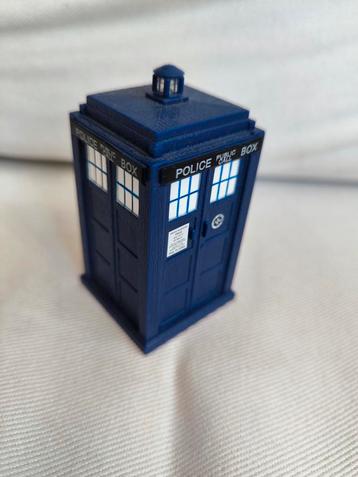 Dr. Who Tardis figuur. beschikbaar voor biedingen