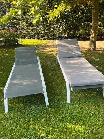 2 chaises longues  de jardin beschikbaar voor biedingen