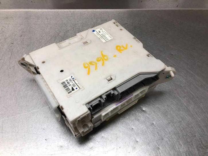 ZEKERINGKAST Lexus IS (E2) (01-1998/03-2013) (|8273053022|), Auto-onderdelen, Elektronica en Kabels, Lexus, Gebruikt