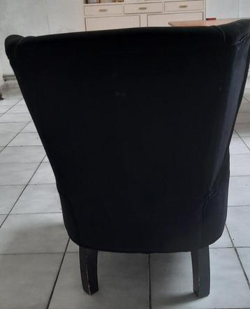 Fauteuil met voetbankje beschikbaar voor biedingen