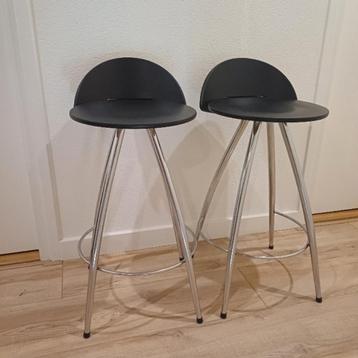 2 hippe, design barkrukken beschikbaar voor biedingen