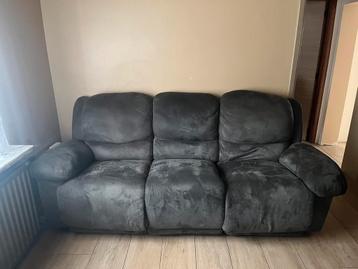 Gratis 3 en 2 zits bankstel beschikbaar voor biedingen