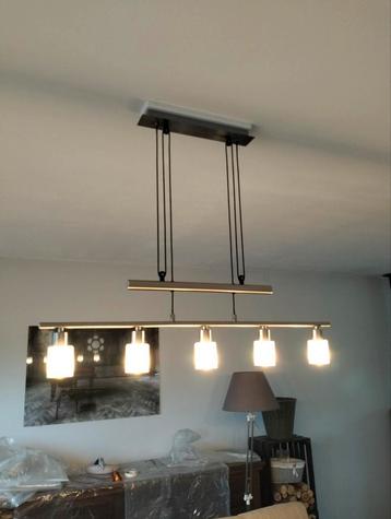 Moderne led verlichtingen beschikbaar voor biedingen