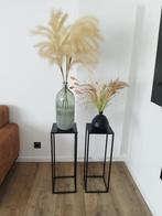 2 stands avec leurs vases et leurs fleurs/plumes, Enlèvement, Comme neuf, Noir