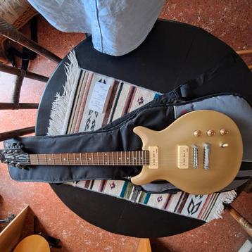 Superbe guitare électrique Hamer,en acajou son des années 60 beschikbaar voor biedingen