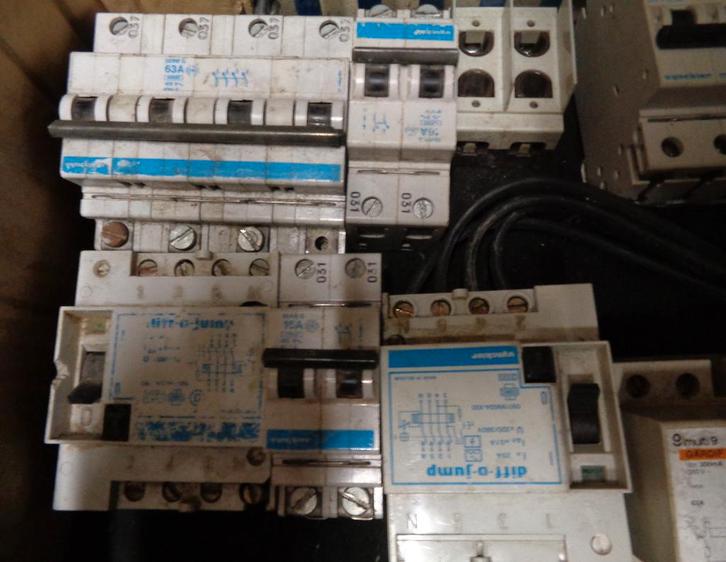 electriciteit- schakelaars, Doe-het-zelf en Bouw, Elektriciteit en Kabels, Gebruikt, Ophalen of Verzenden