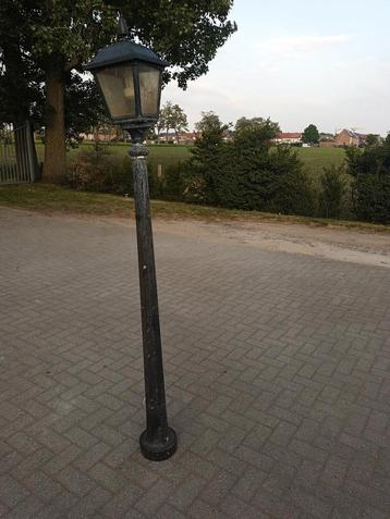 Mooie alu lantaarn
Hoogte 2.10 m beschikbaar voor biedingen