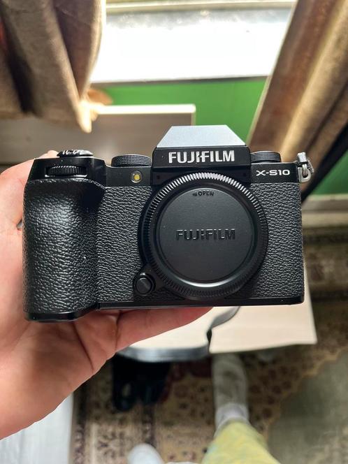 Fujifilm X-S10 Kit w/ XF 18-55mm – Low Shutter Count, Boxed, Audio, Tv en Foto, Fotocamera's Digitaal, Zo goed als nieuw, Spiegelreflex