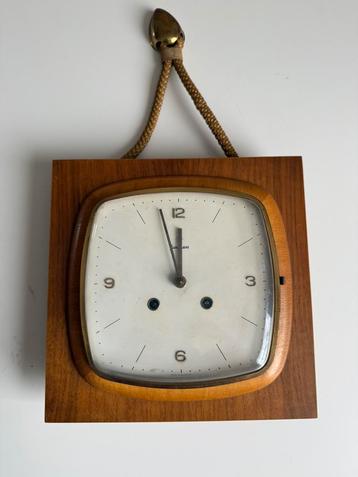 Junghans 1970s Vintage Wooden Wall Clock beschikbaar voor biedingen