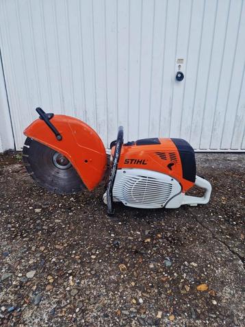 Thermische kettingzaag. Stihl TS 700. thermische schijfslijp beschikbaar voor biedingen