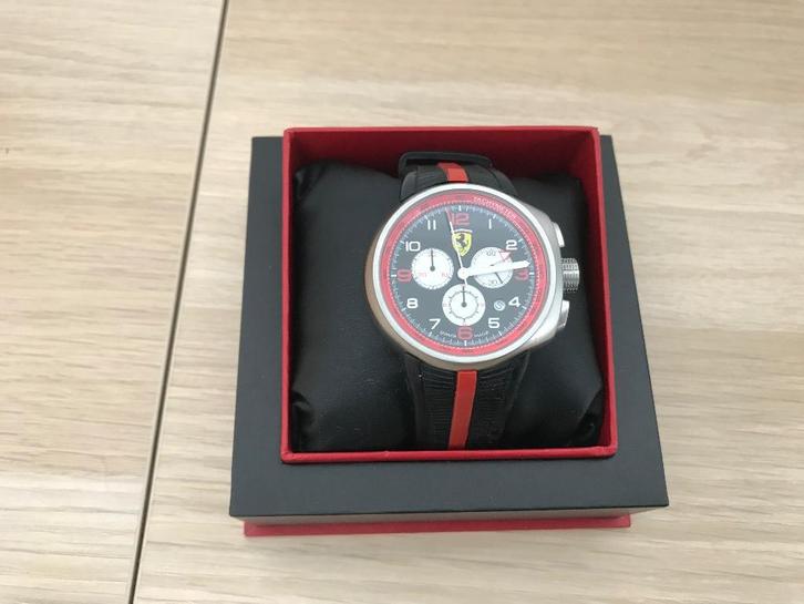 Montre ferrari, Handtassen en Accessoires, Horloges | Heren, Zo goed als nieuw, Ophalen