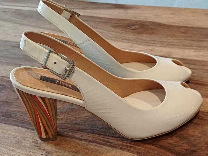Sandaal wit Zinda maat 38, Kleding | Dames, Schoenen, Zo goed als nieuw, Wit, Ophalen of Verzenden