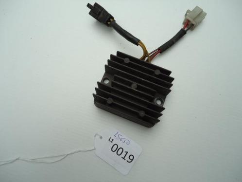 LS650 1986 - 2004 Suzuki Spanningsregelaar D1-22449, Motoren, Onderdelen | Suzuki