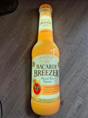 Bacardi breezer fles lichtreclame  beschikbaar voor biedingen
