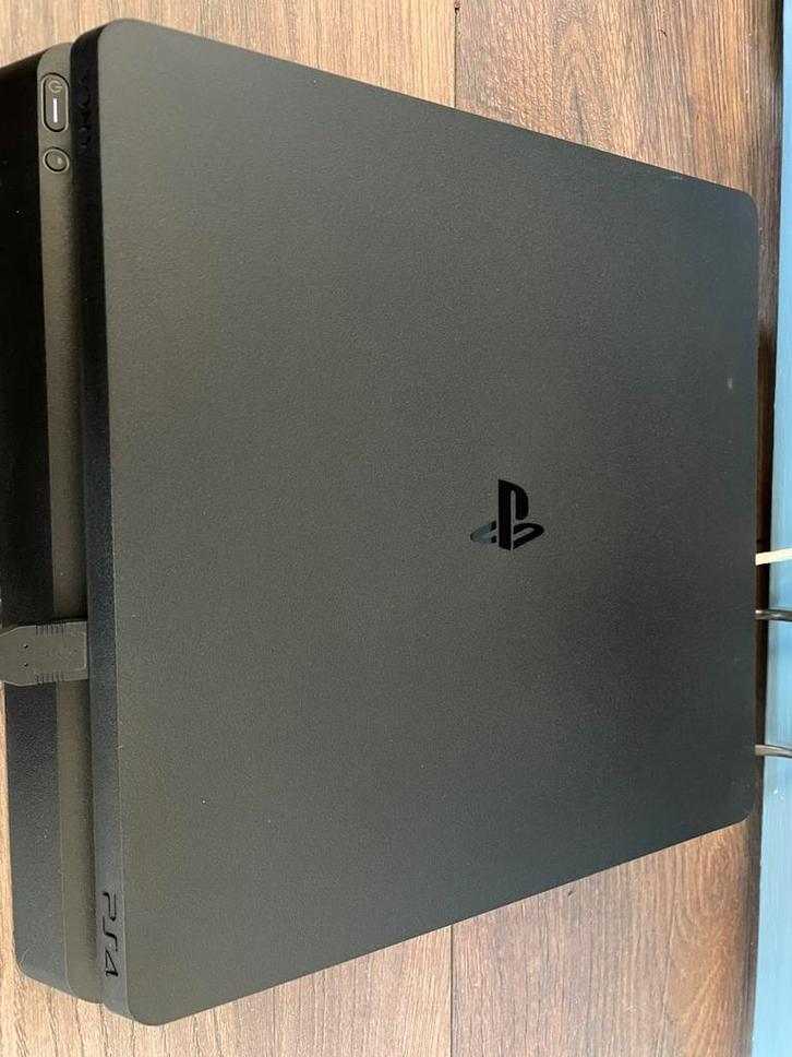 PlayStation 4 – 500GB  Inclusief DualShock 4 controller, Games en Spelcomputers, Spelcomputers | Sony PlayStation 4, Gebruikt