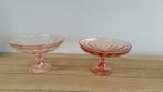 2x plateaux vintage rose sur pied verre plat fruits gâteau, Ophalen