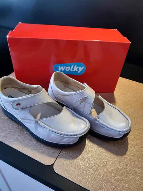 Zilveren bandschoenen merk Wolky maat 39, Kleding | Dames, Schoenen, Zo goed als nieuw, Ophalen of Verzenden