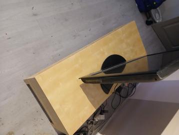 LG tv met groot scherm en standaard beschikbaar voor biedingen