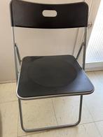 Stevige plooistoelen, Ophalen