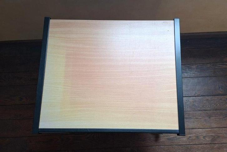 Praktische PC-tafel op wieltjes – compact en handig, Huis en Inrichting, Kasten | Computermeubels, Gebruikt, 70 tot 120 cm, Minder dan 70 cm