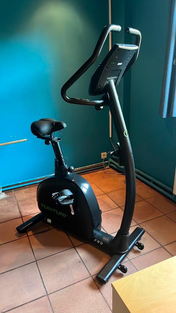 Tunturi F40 hometrainer – zo goed als nieuw, wegens verhuis, Sport en Fitness, Fitnessapparatuur, Zo goed als nieuw, Hometrainer
