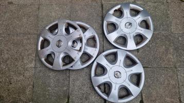 16 Inch wieldoppen Primastar/Interstar, 2 gave, 2 geschonden beschikbaar voor biedingen