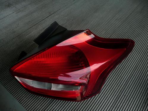 Ford Focus III Achterlicht Hatchback F1EB-13404-B Rechtsacht, Auto-onderdelen, Verlichting, Ford, Gebruikt, Ophalen of Verzenden