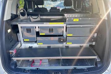 Opbergkast, organizer, auto, bestelwagen of andere beschikbaar voor biedingen